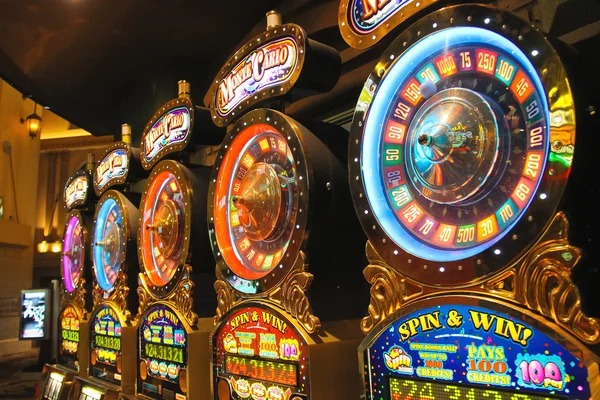 Dragon Tiger card comparison with Multi-Bet options